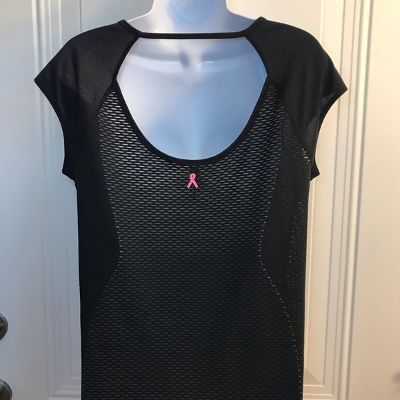 🔴 4/$15 UA “Check Yourself” graphic breast cancer awareness tee size M in EUC - Picture 6 of 9